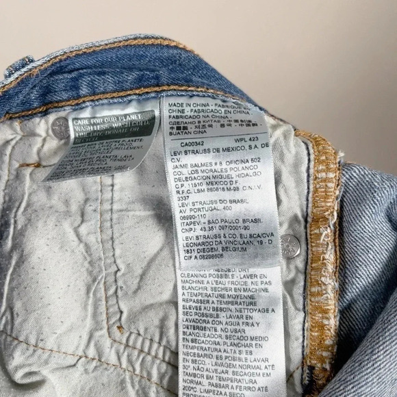 LEVI'S x ARITZIA 501 RAW HEM SHORT IN MEDIUM WASH - Picture 6 of 13